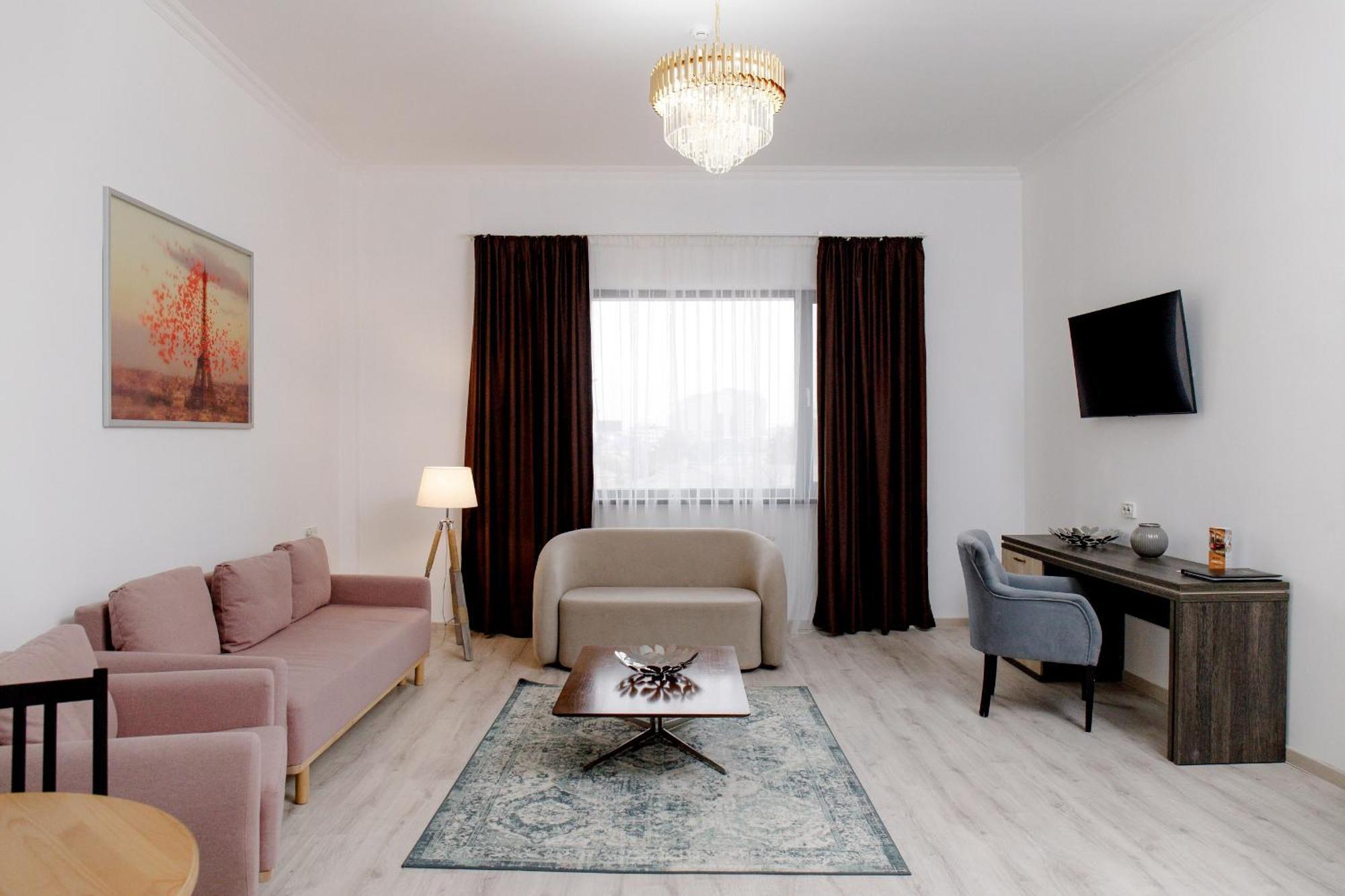 Infinity Plaza Block 1 Hotel Atyraū Eksteriør billede