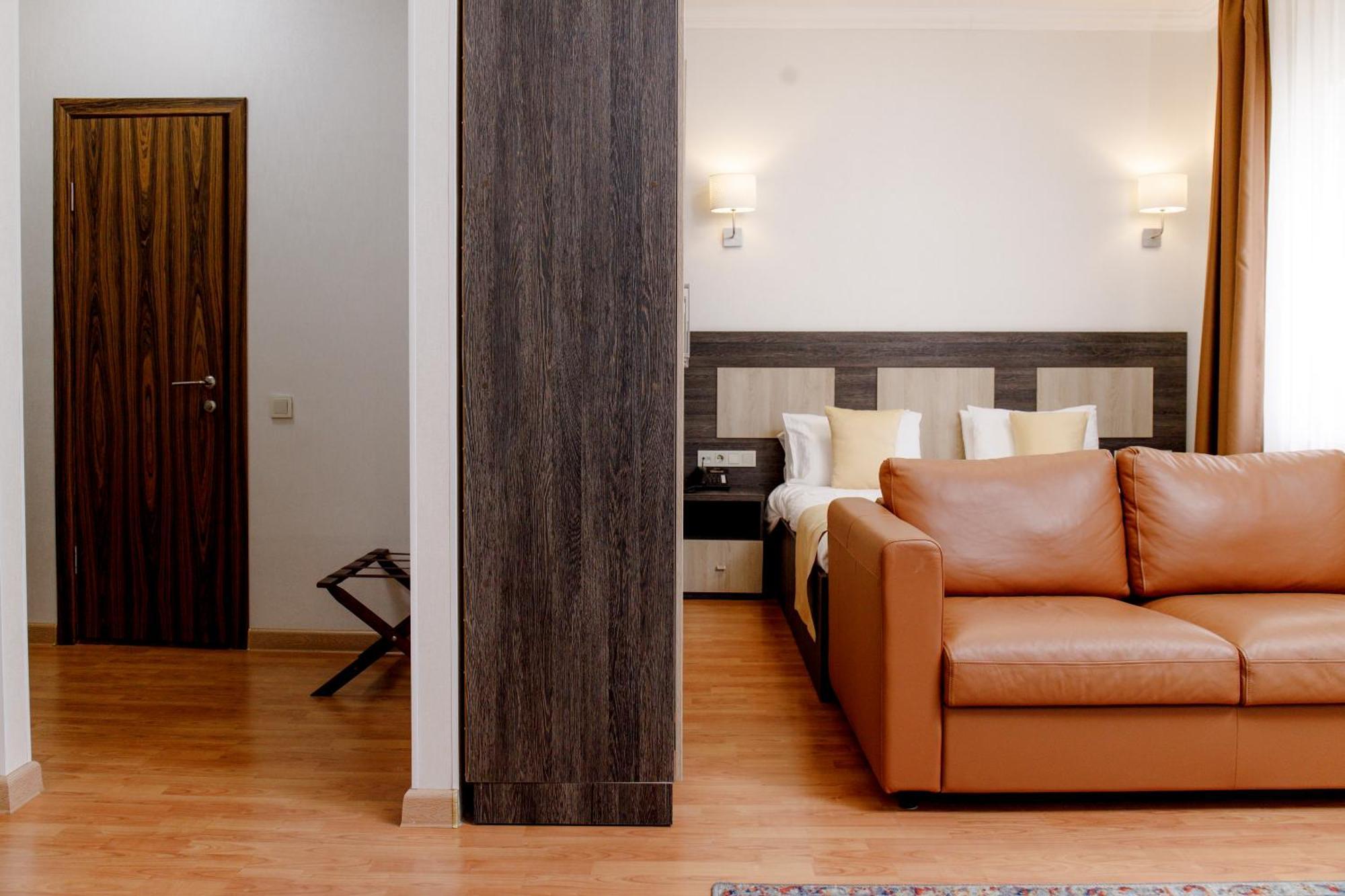 Infinity Plaza Block 1 Hotel Atyraū Eksteriør billede