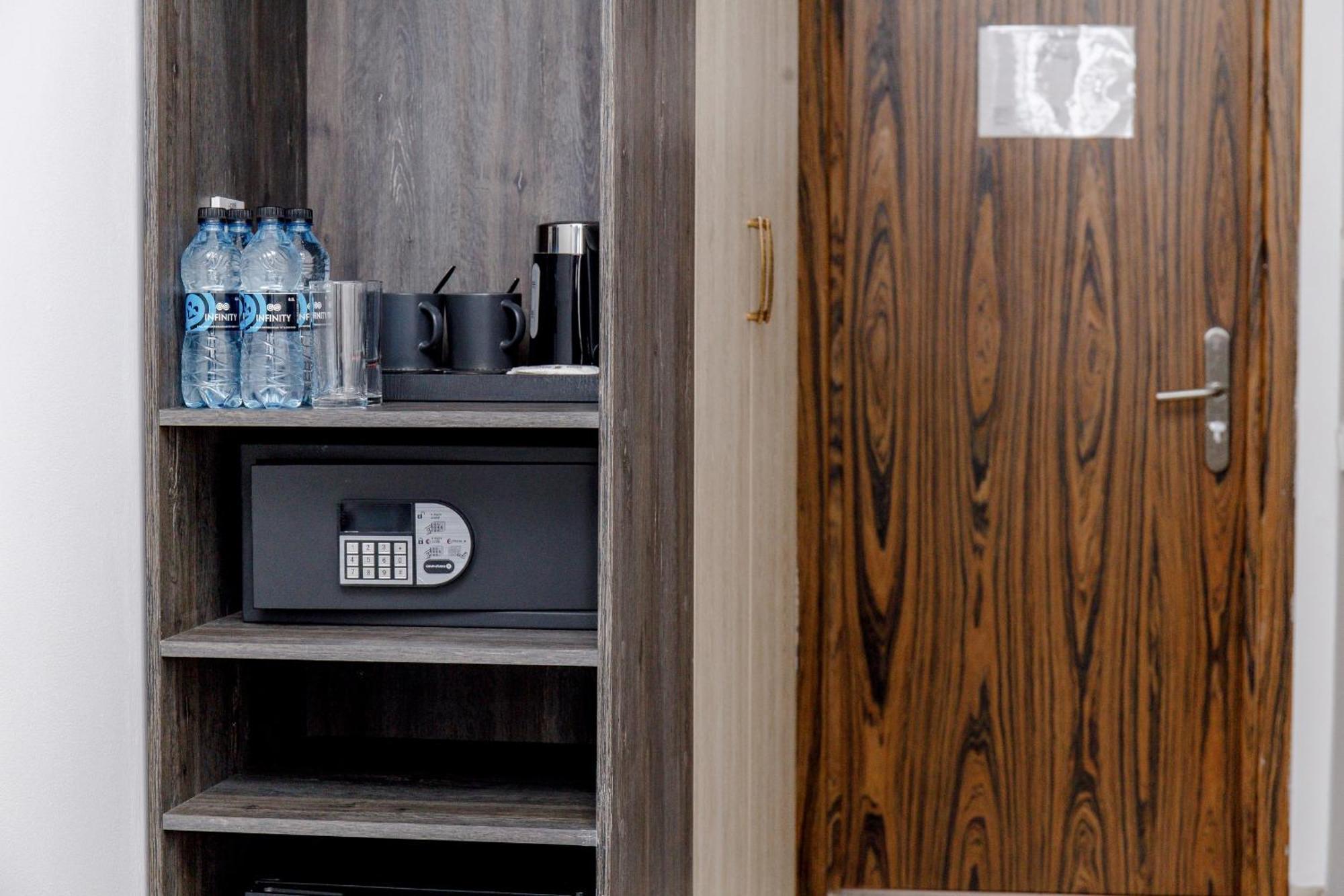 Infinity Plaza Block 1 Hotel Atyraū Eksteriør billede